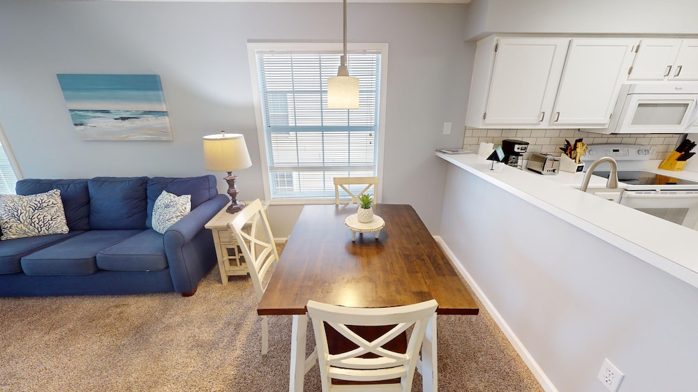 River Oaks 38f 2 Bedroom Condo
