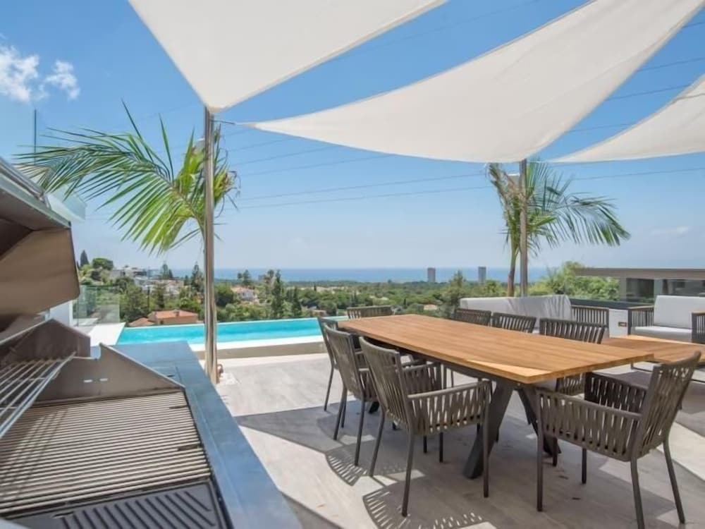 Sunrise Villa Marbella by Lodgerstrip