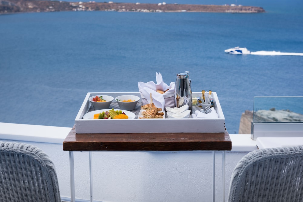 Hyperion Oia Suites