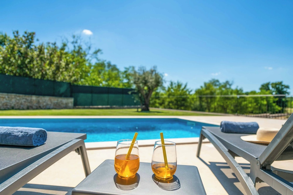 Villa Rosewood