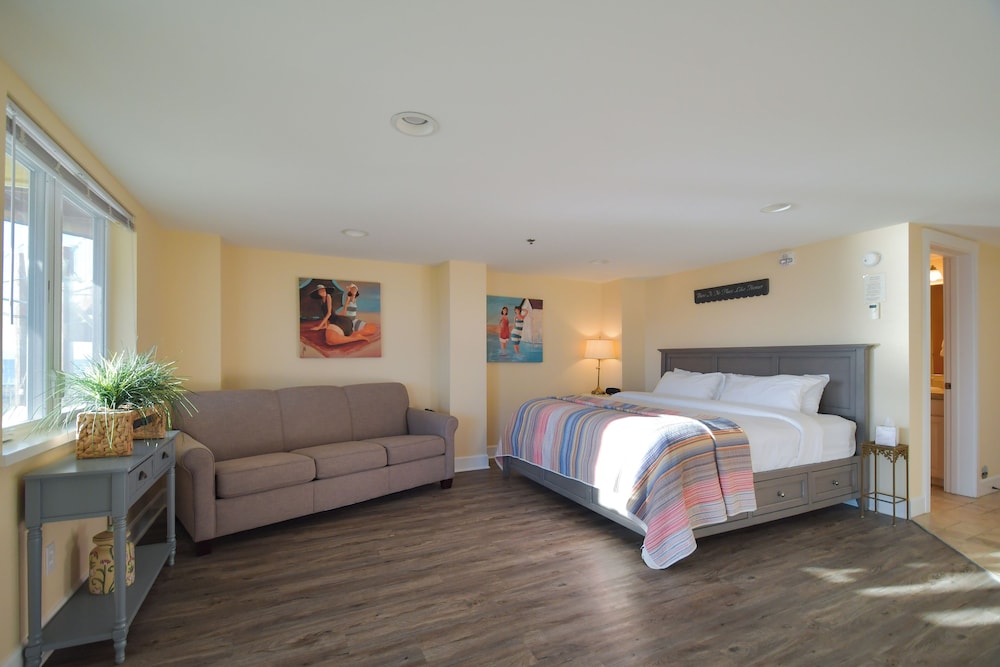 Lakeshore Lodges