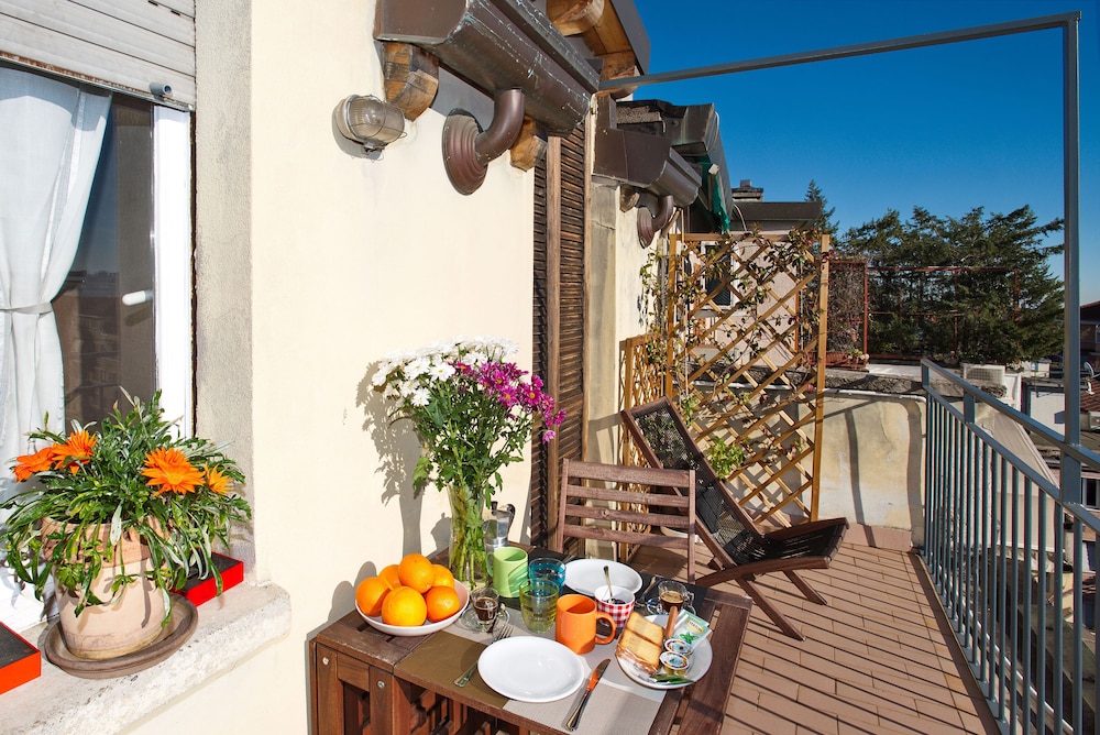 Milan Skyline Apartment, Città Studi, 1 min Metro, Terrace, Wifi, Netflix