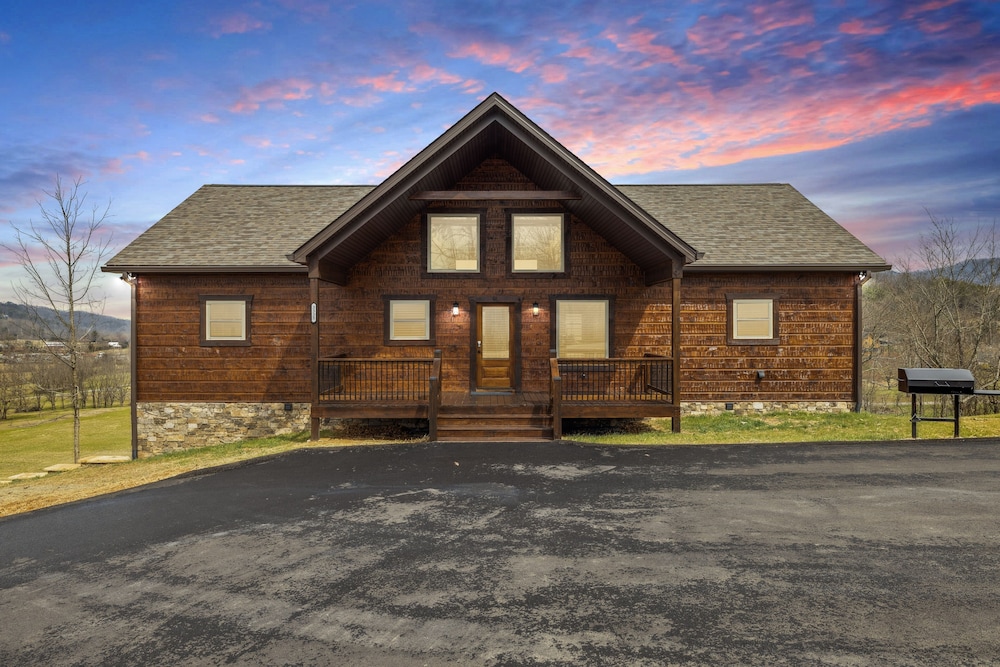 Robeson Hood Lodge 4 Bedroom Home
