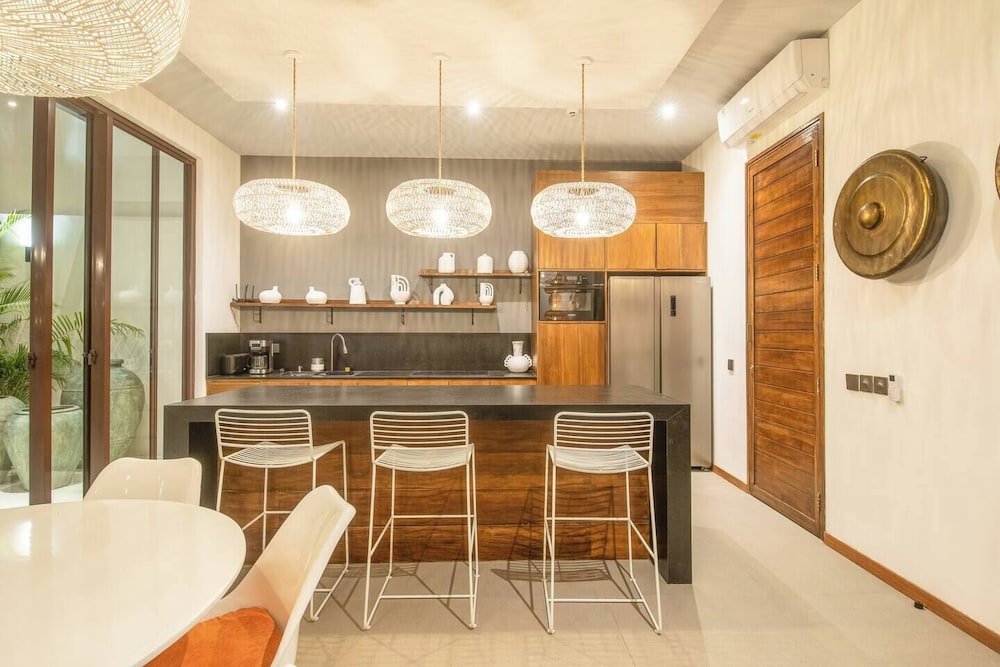 Modern 3BR Villa Enclosed Living