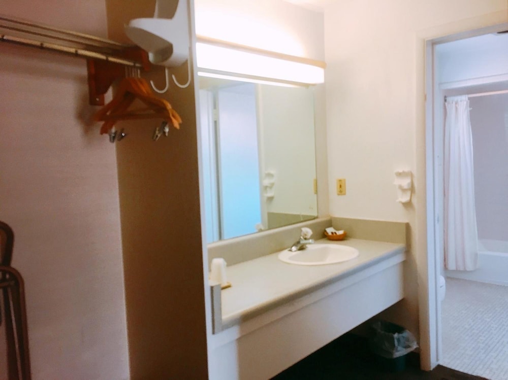 Richfield Vacations - Appletree Inn - Property Image 12