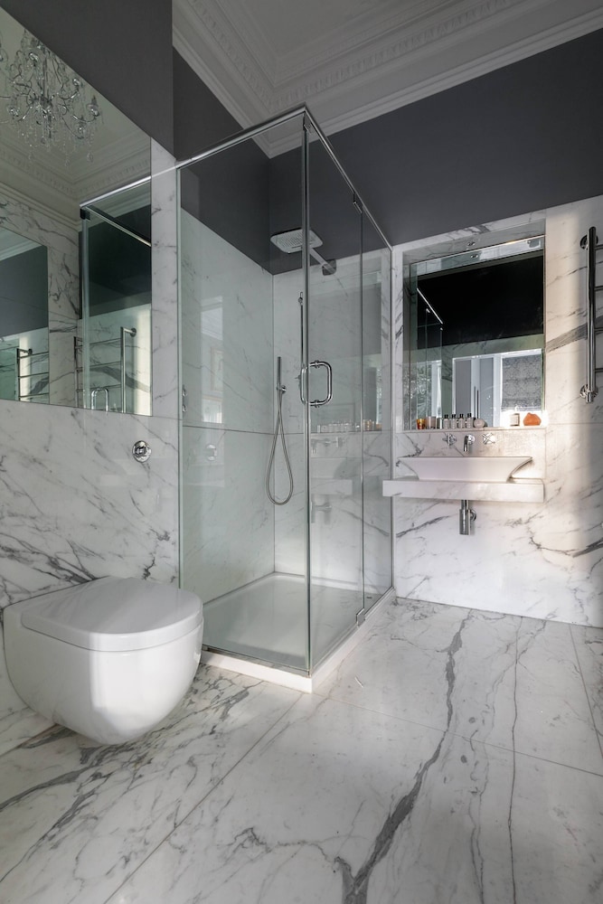 Chelsea Embankment III by Onefinestay