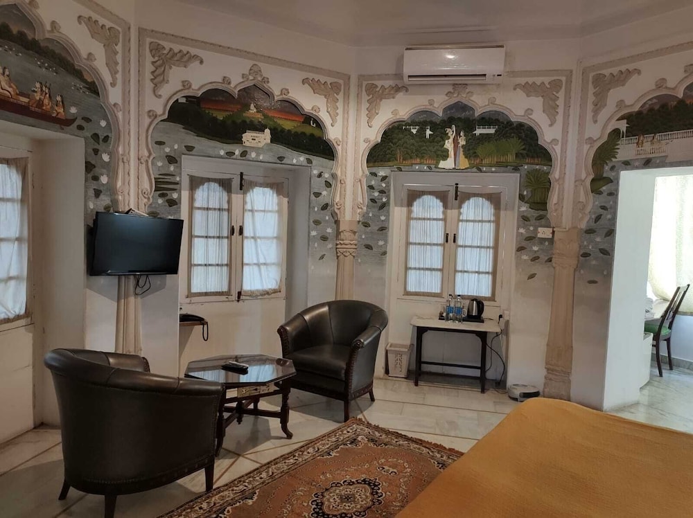 Phool Mahal Palace