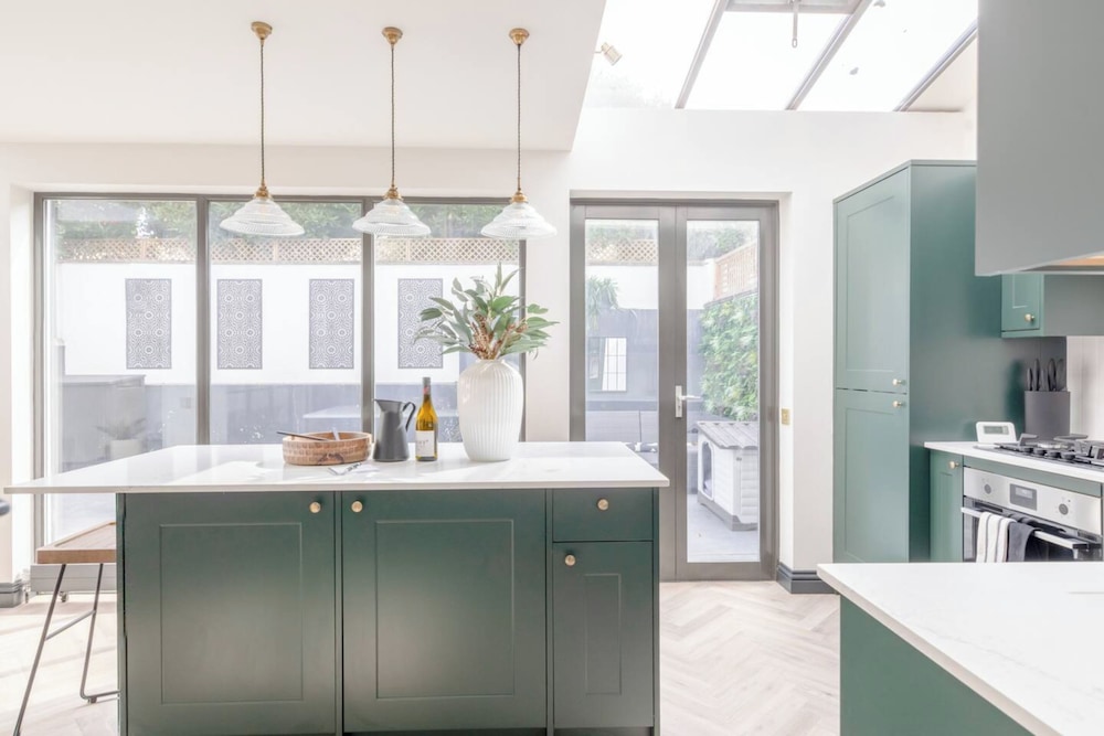 Contemporary Elegance - 2BD Flat, Clapham!