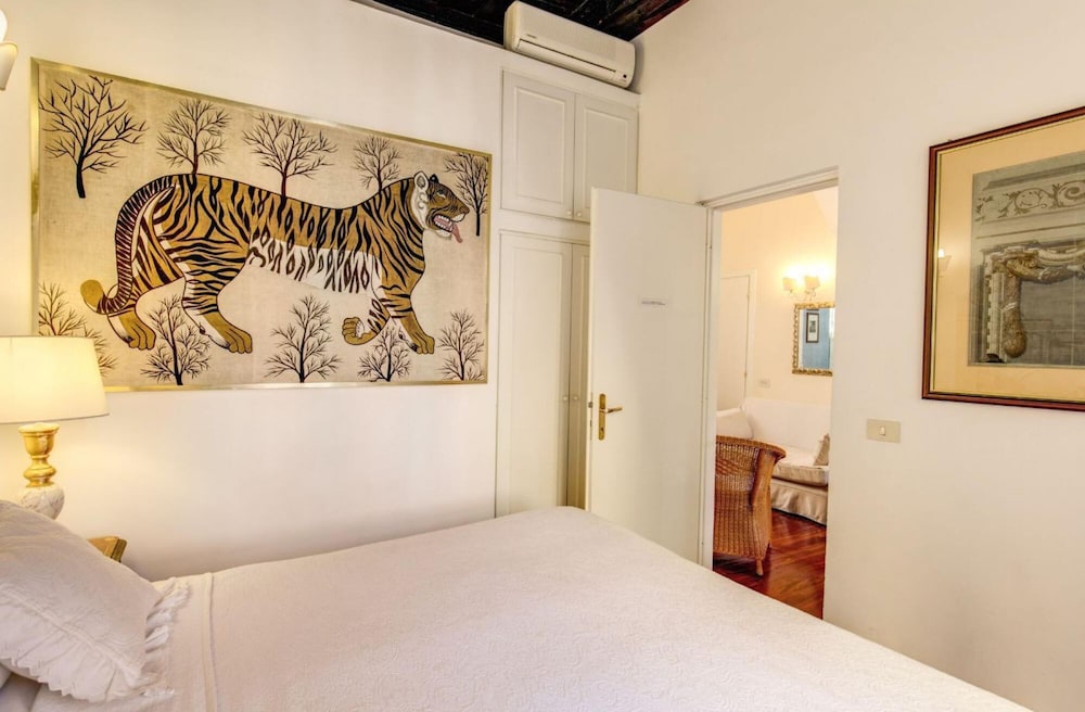 Colosseum 2BR Elegance and Charm