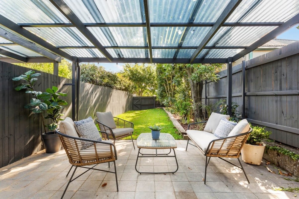 Patio House: Moments From Marrickville Metro