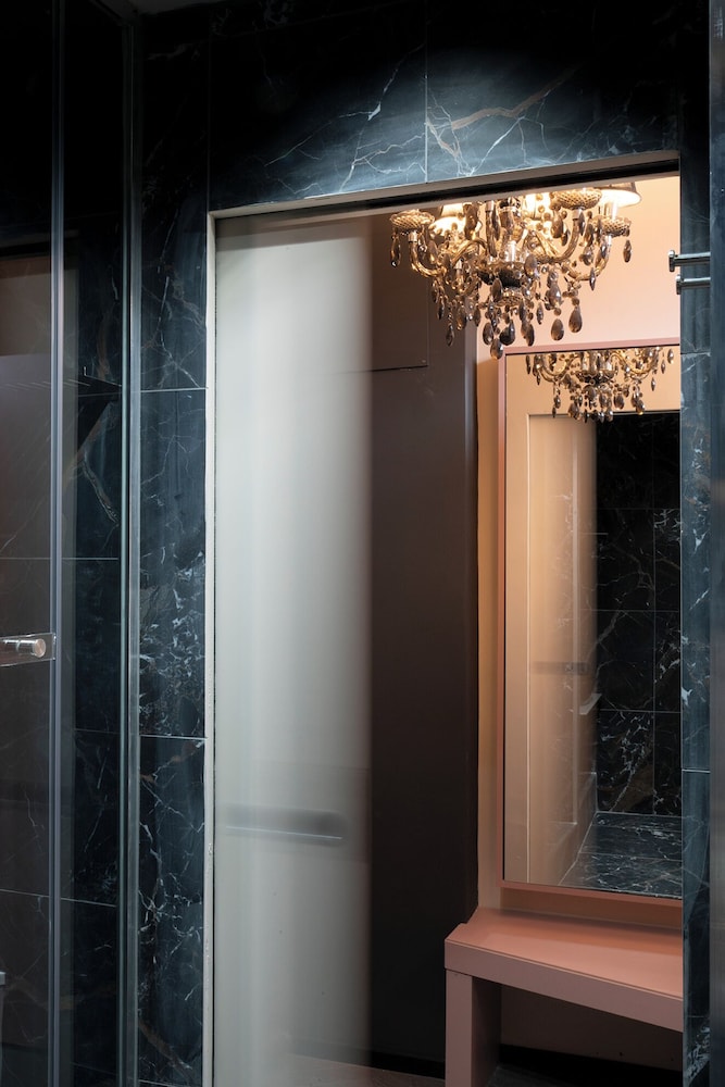 Colonna Collection