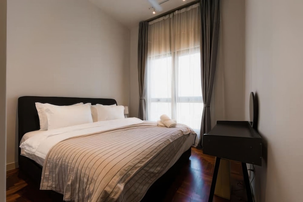 Mews Luxe Residence Apartments