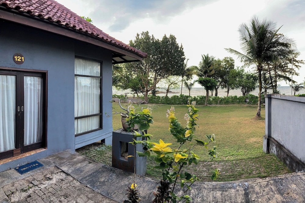 Beach Rock Resort Belitung