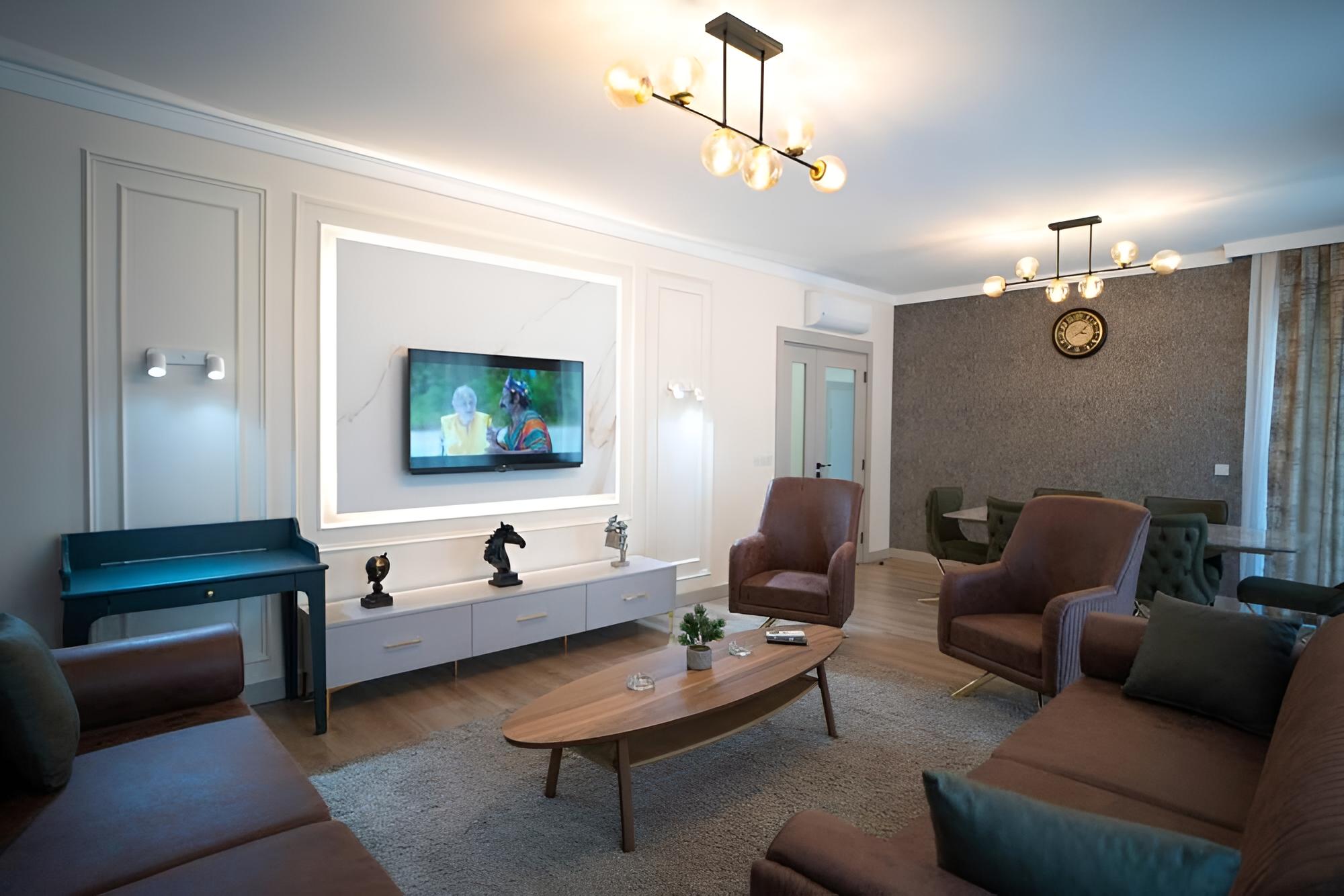 3 B Luxury Apt Near Arena Park AVM