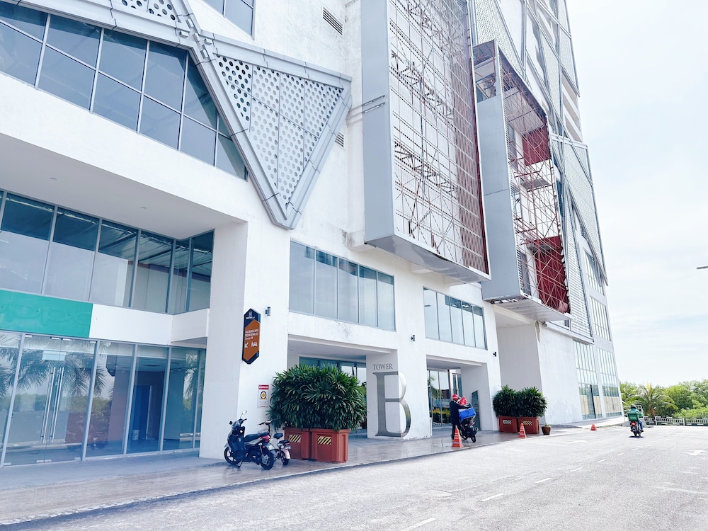 Hotel Silverscape Residence - Image 1