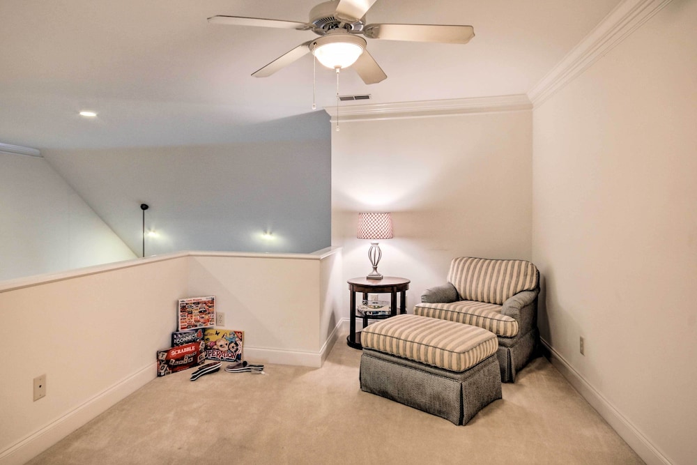 Upscale Home w/ Poker Room < 1 Mi to Golf!