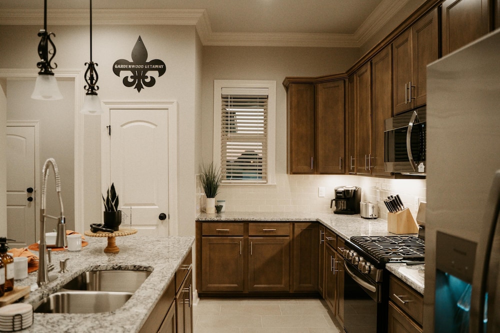 Brand New Contemporary Long Term Stay