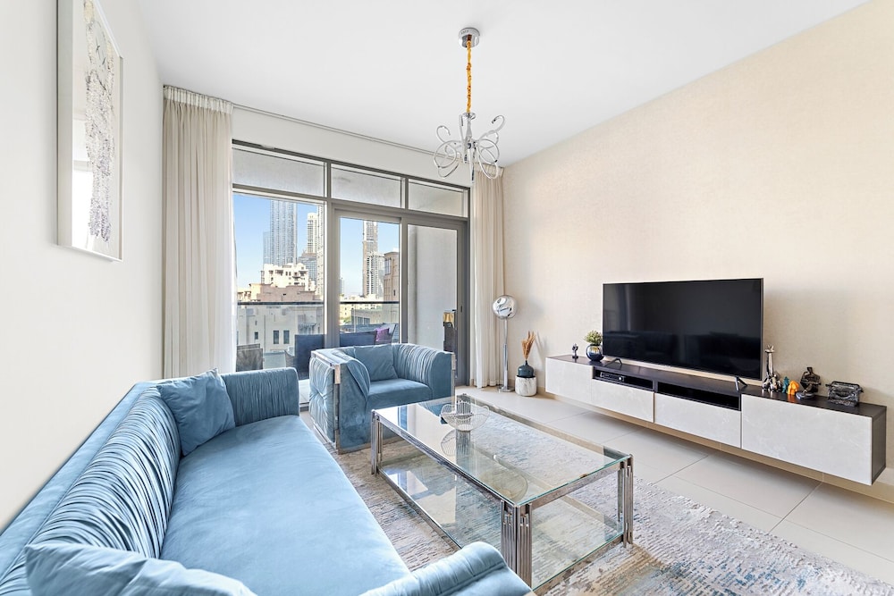 2BR 203 Bellevue Tower 1
