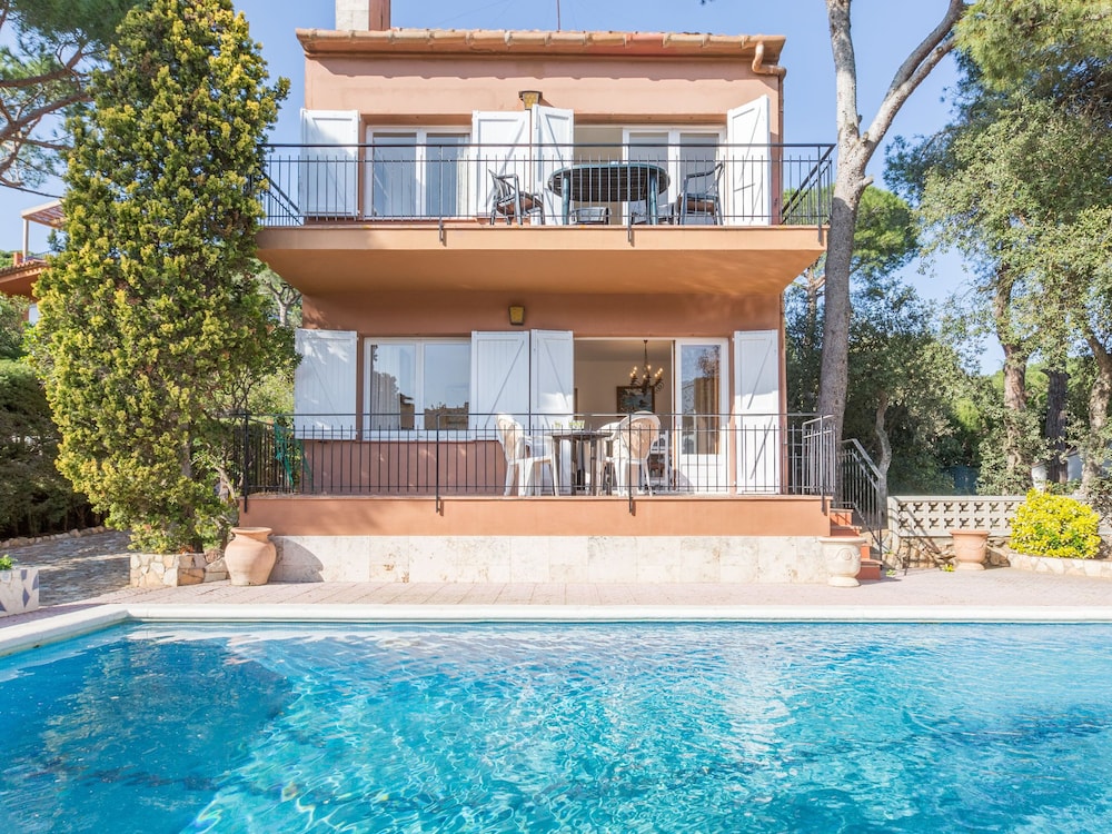 Apartment near Sea with Shared Swimming Pool in Costa Brava photo 1