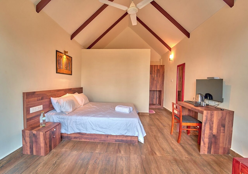 Gardenia Kanthalloor by VOYE HOMES