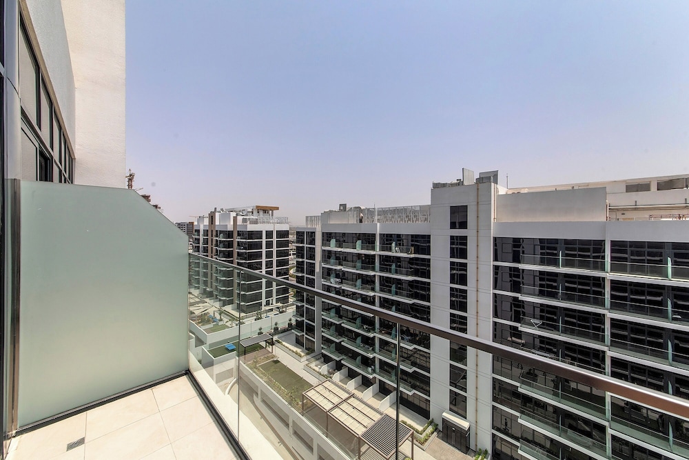 Lovely Studios at Azizi Riviera