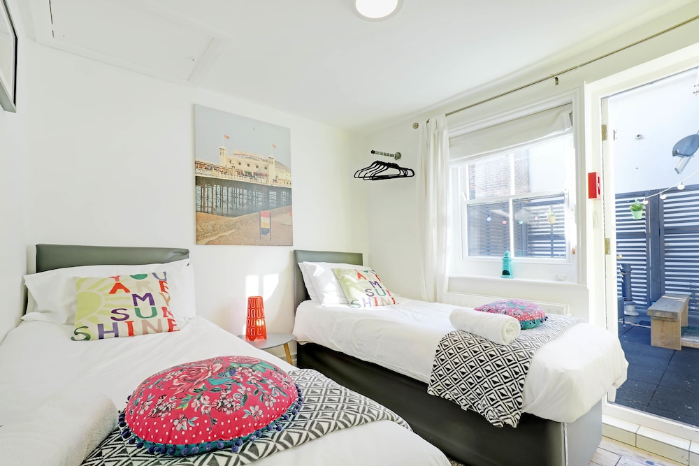 Sunny Cottage | By My Getaways | Free Parking