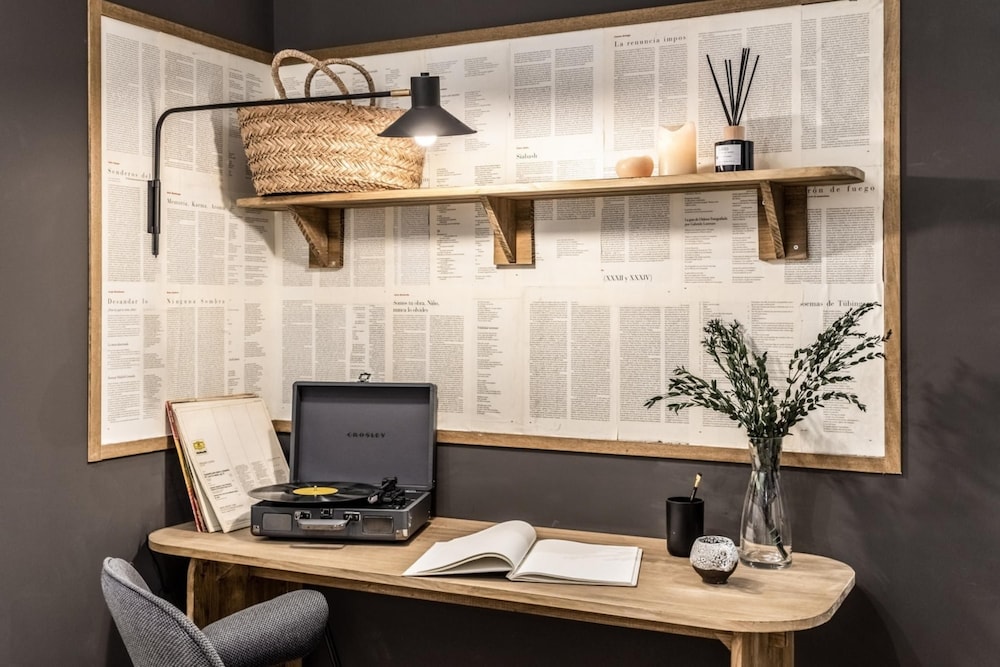 Baza - 3 Bedrooms and Office in Trafalgar