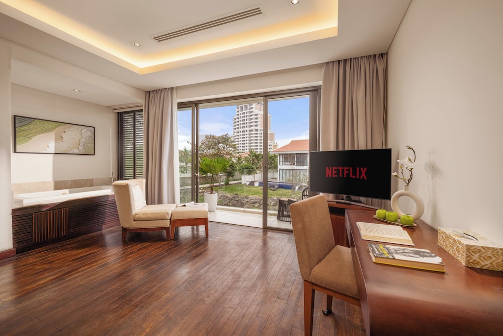 Ocean Villa Da Nang 4BR 5 Beds, Private Pool and Kitchen