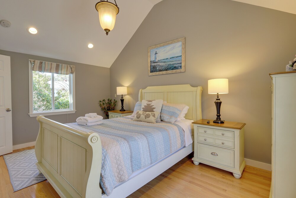 Swan River Views, BBQ Ready: West Dennis Home