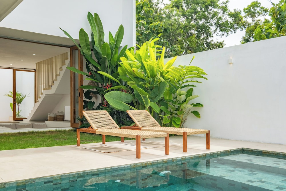Tropical Modern Villa Amaya by OriVista
