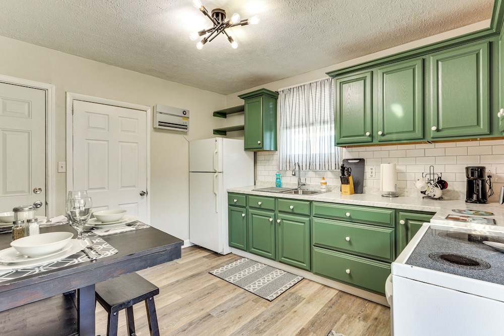 1 Mi to Camden Clark: Central Parkersburg Condo