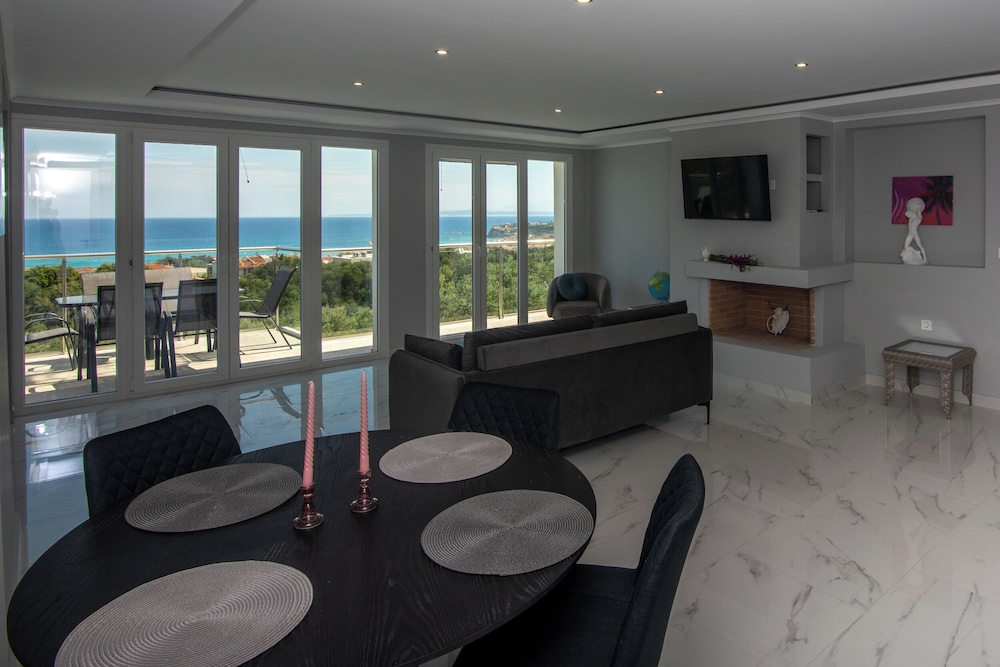 Gigi Star Luxury ApartVilla with Pool, Sea View