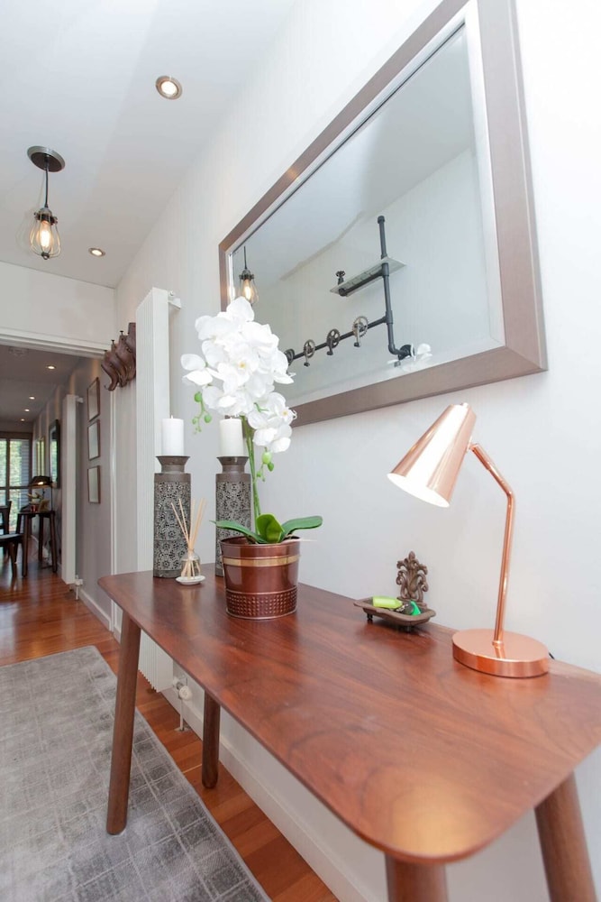 Holyrood Residence - Luxury Apartment With Parking