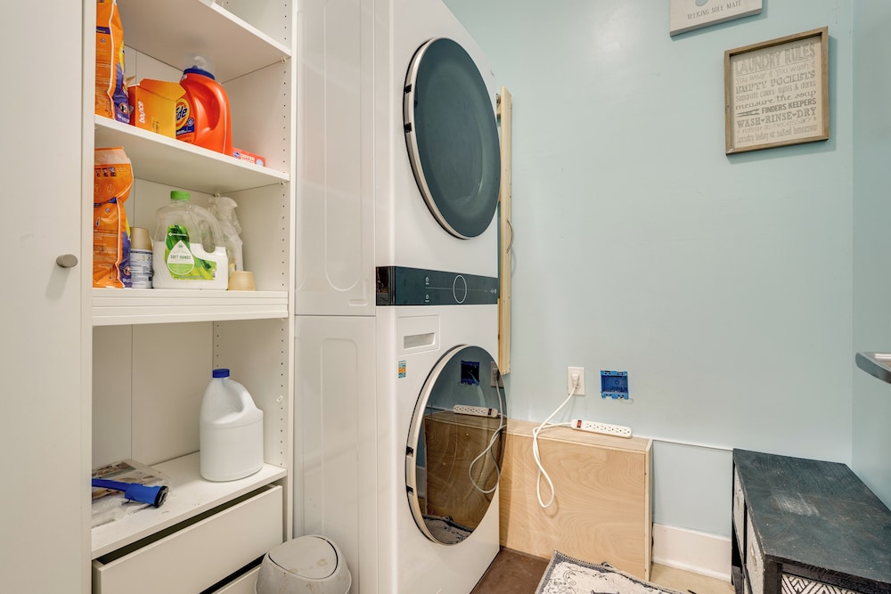 Spacious Family Getaway: 8 Mi to Main St Ann Arbor