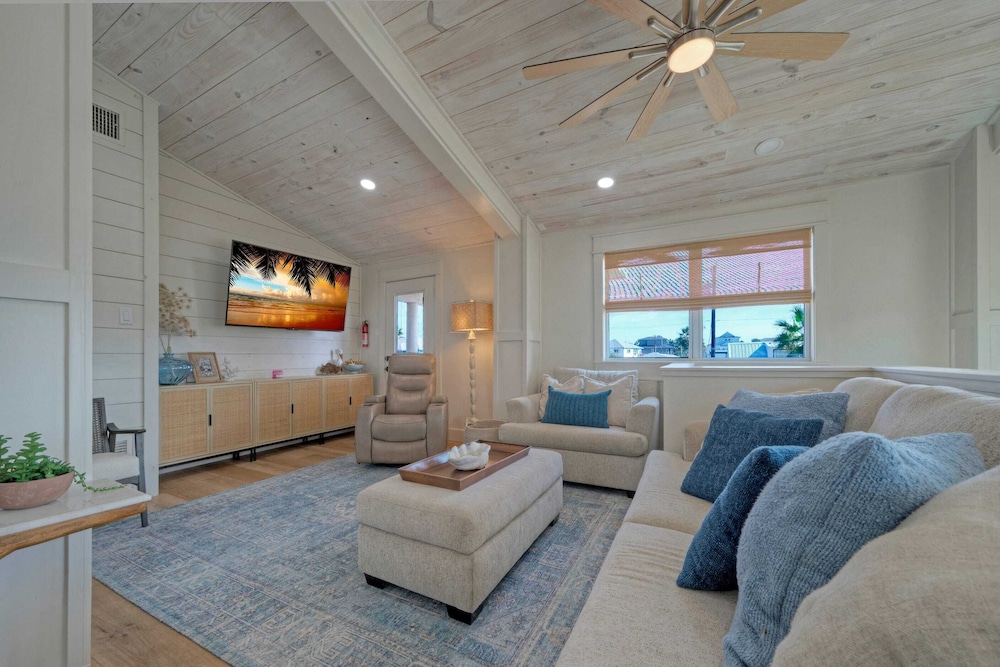 Seaglass Landing Private Pool, Cabana, & Near Port Aransas Beaches
