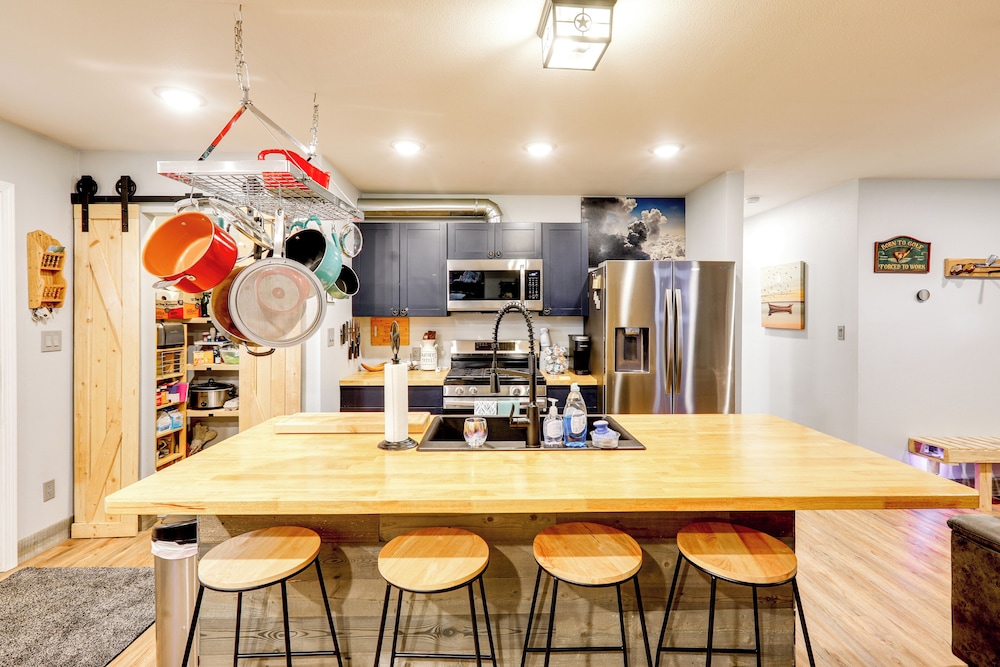 Walk to Dtwn: Dog-friendly Retreat in Fairbanks!