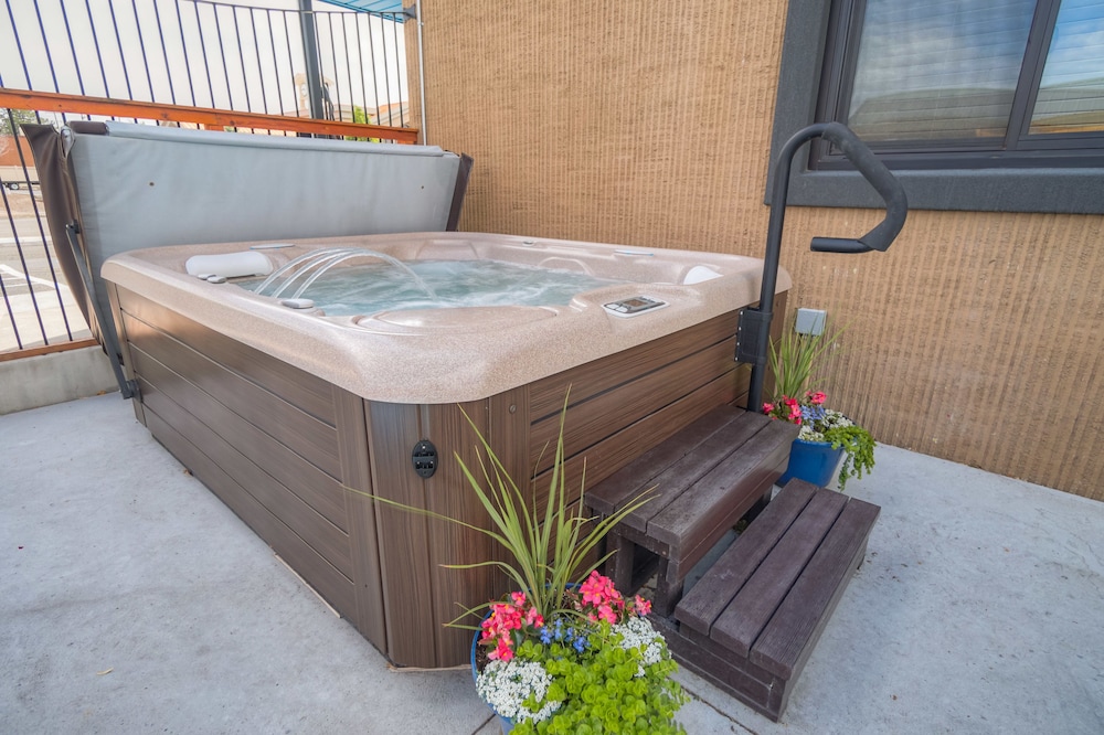 Blue Lakes Inn & Extended Stay