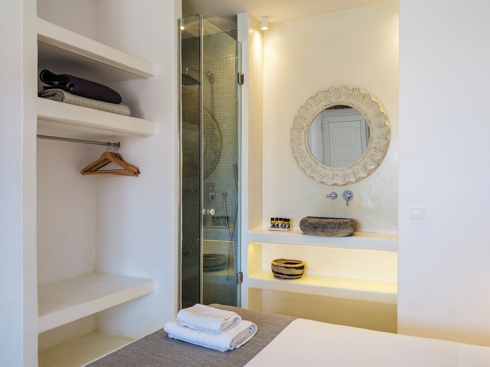 Mykonist Merchia Beach Villas & Suites