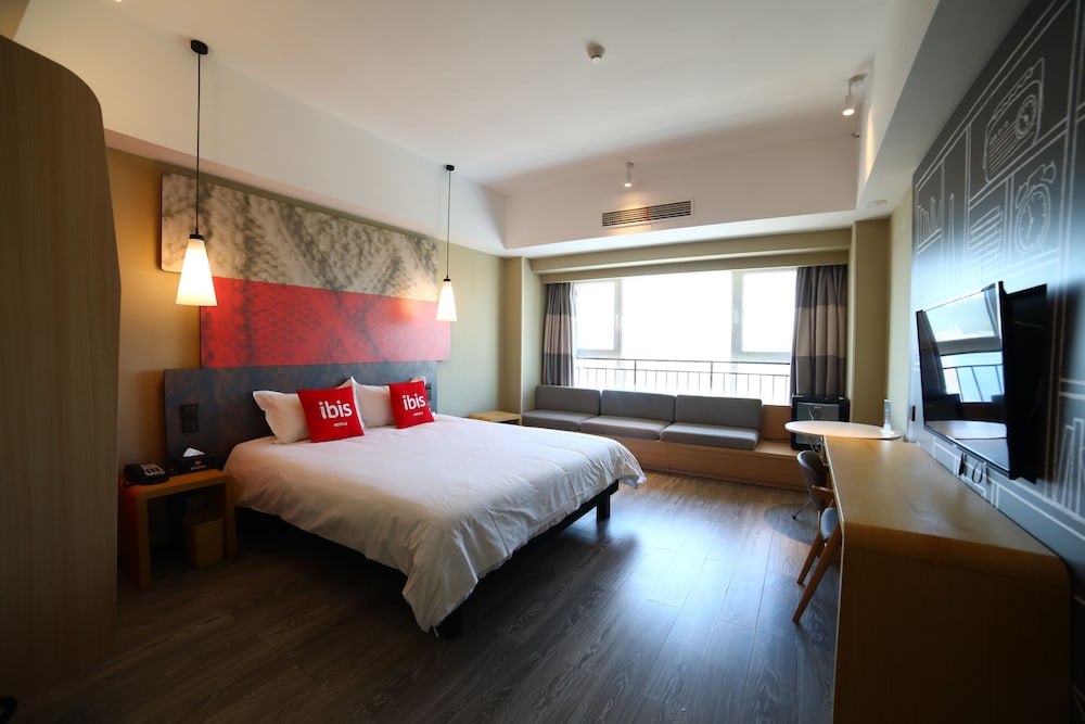 ibis Weihai Oriental New Ground  Hotel view 2