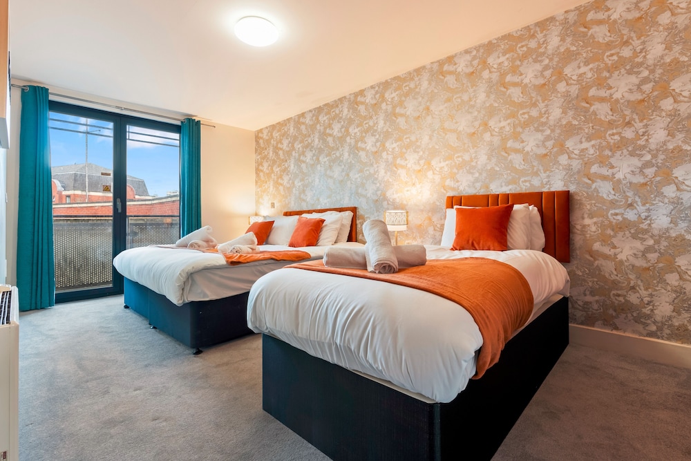 1 Bed Apartment Sleeps 5 - Balcony - Wifi & Tv