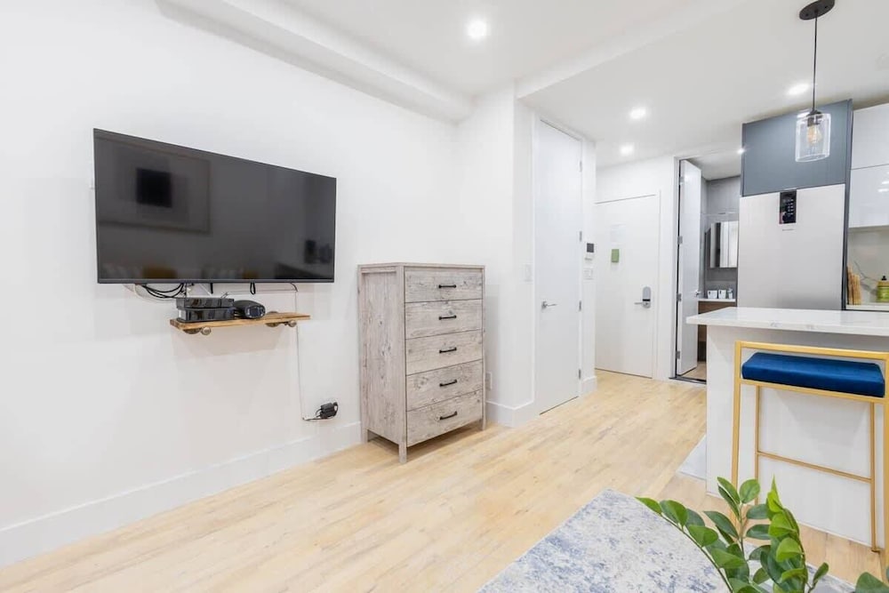 1597 New York Apt