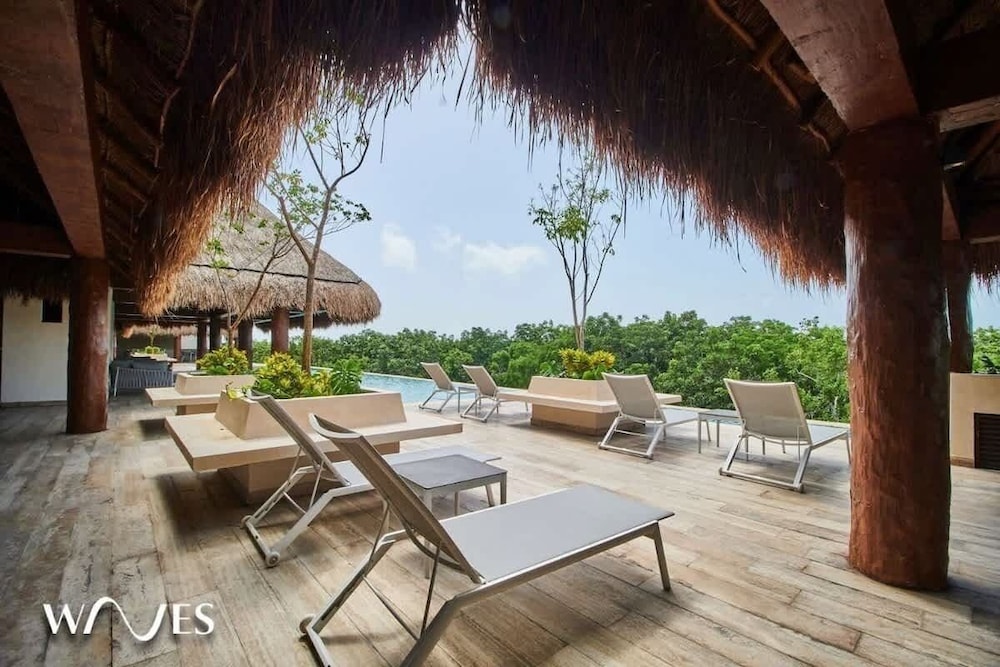 2 Br. Roof W/infinity Pool + Jacuzzi Spacious
