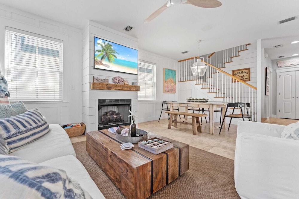 Steps to Rosemary Beach, Pool, Patio w/ Firepit The Salty Perch by Avantstay