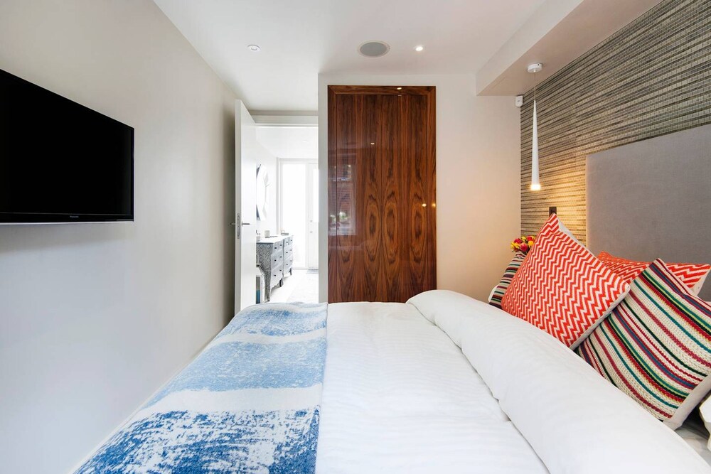 The Bohemian Rhapsody- Garden Apartment in Hampstead - by Out of Office Lifestyle