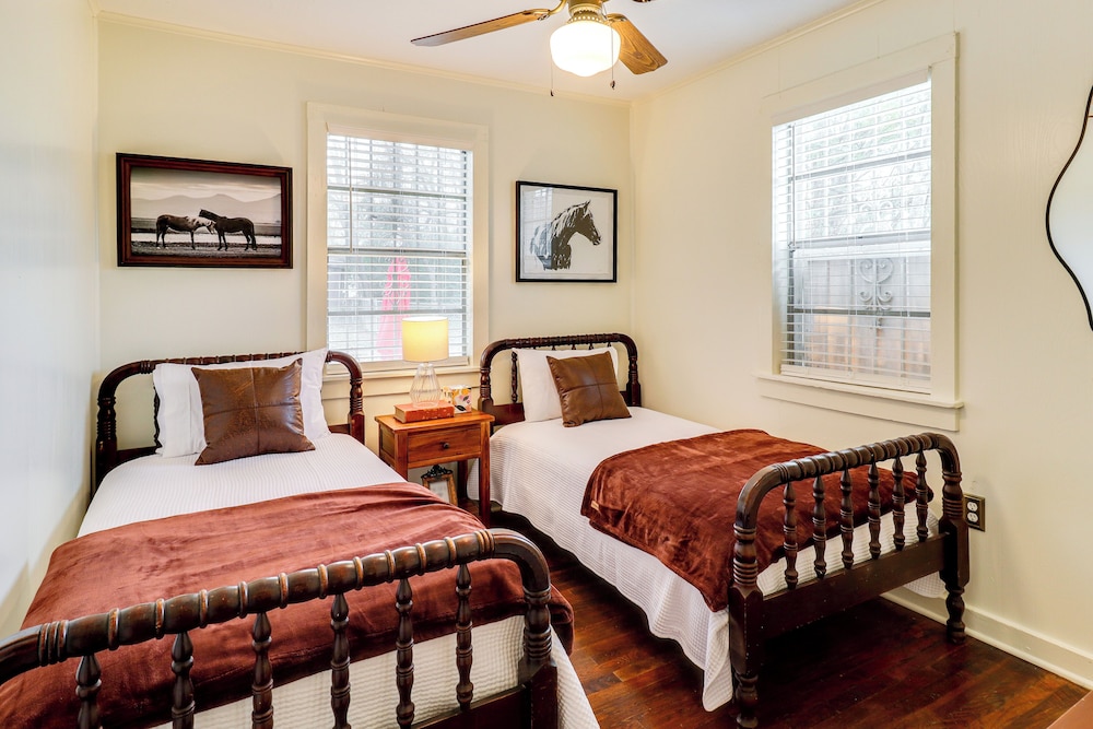 3 Mi to Mississippi Stadium: Cozy Jackson Getaway!