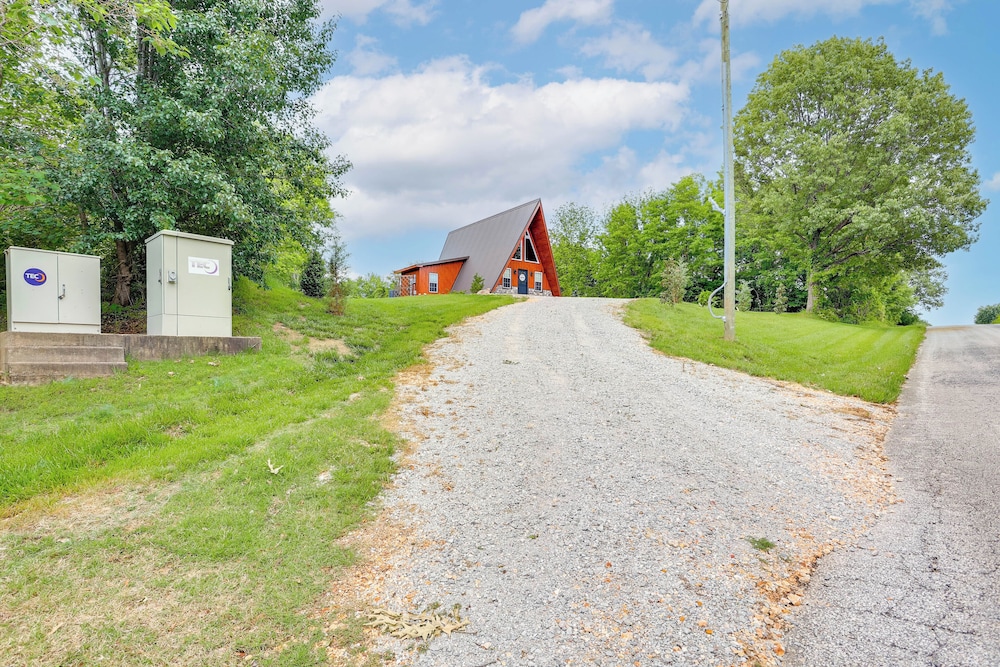 Hot Tub, Fire Pit, Bbq, On-site Pond: Kenton Cabin
