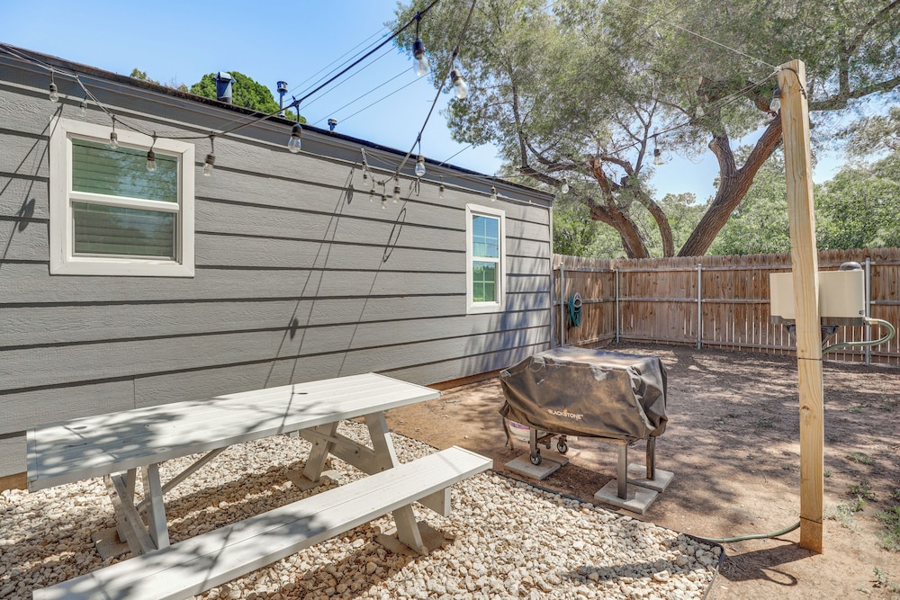 1 Mi to Texas Tech: Home w/ Large Outdoor Space!
