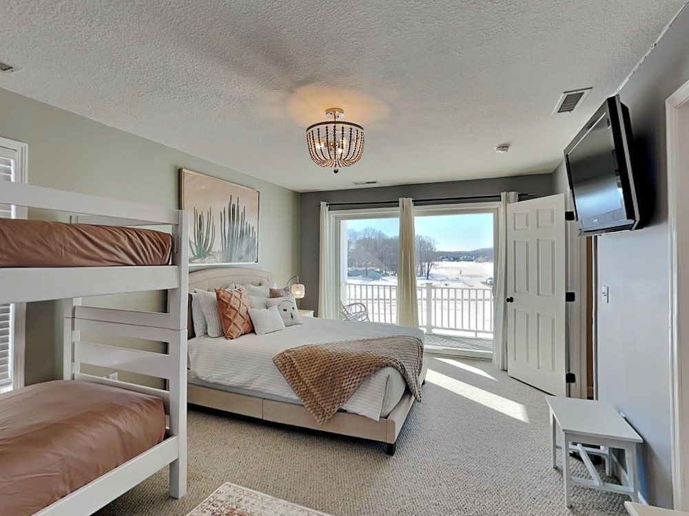 Dacha Verde by Taylor Made Deep Creek