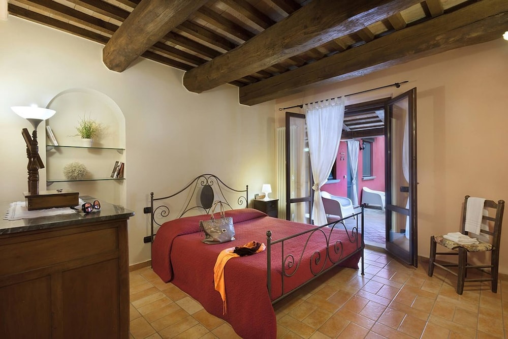 Casale Degli Ulivi 12 by Marche Holiday Villas