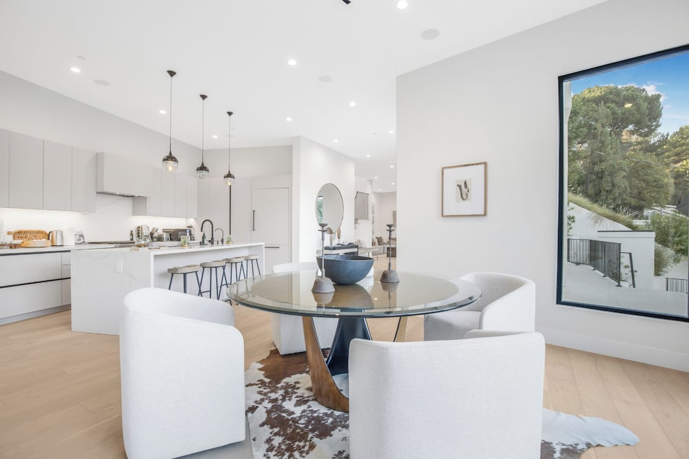 Belden Modern Villa - Iconic Hollywood Hills Retreat